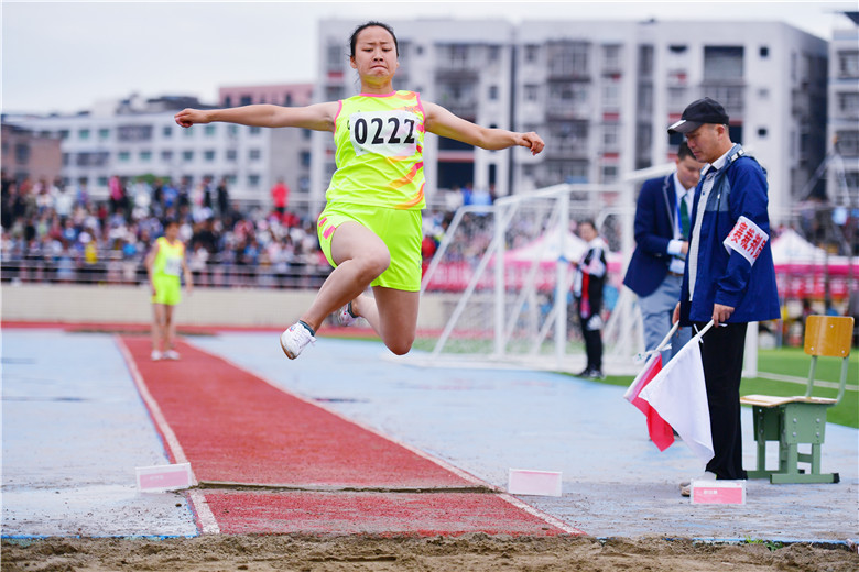 專題報道第九期丨南充市第二屆中等職業(yè)學(xué)校學(xué)生田徑錦標(biāo)賽圓滿謝幕