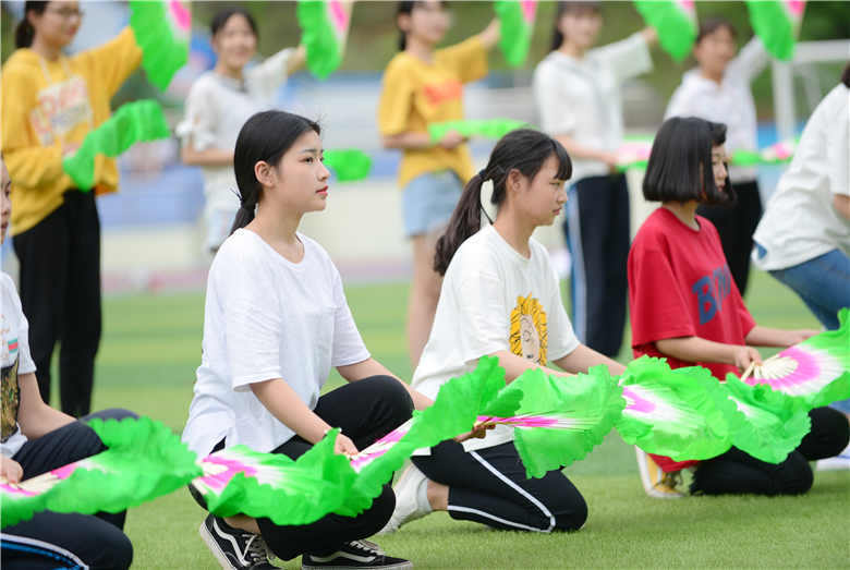 專題報道第二期丨南充市第二屆中等職業(yè)學校學生田徑錦標賽開幕式篇