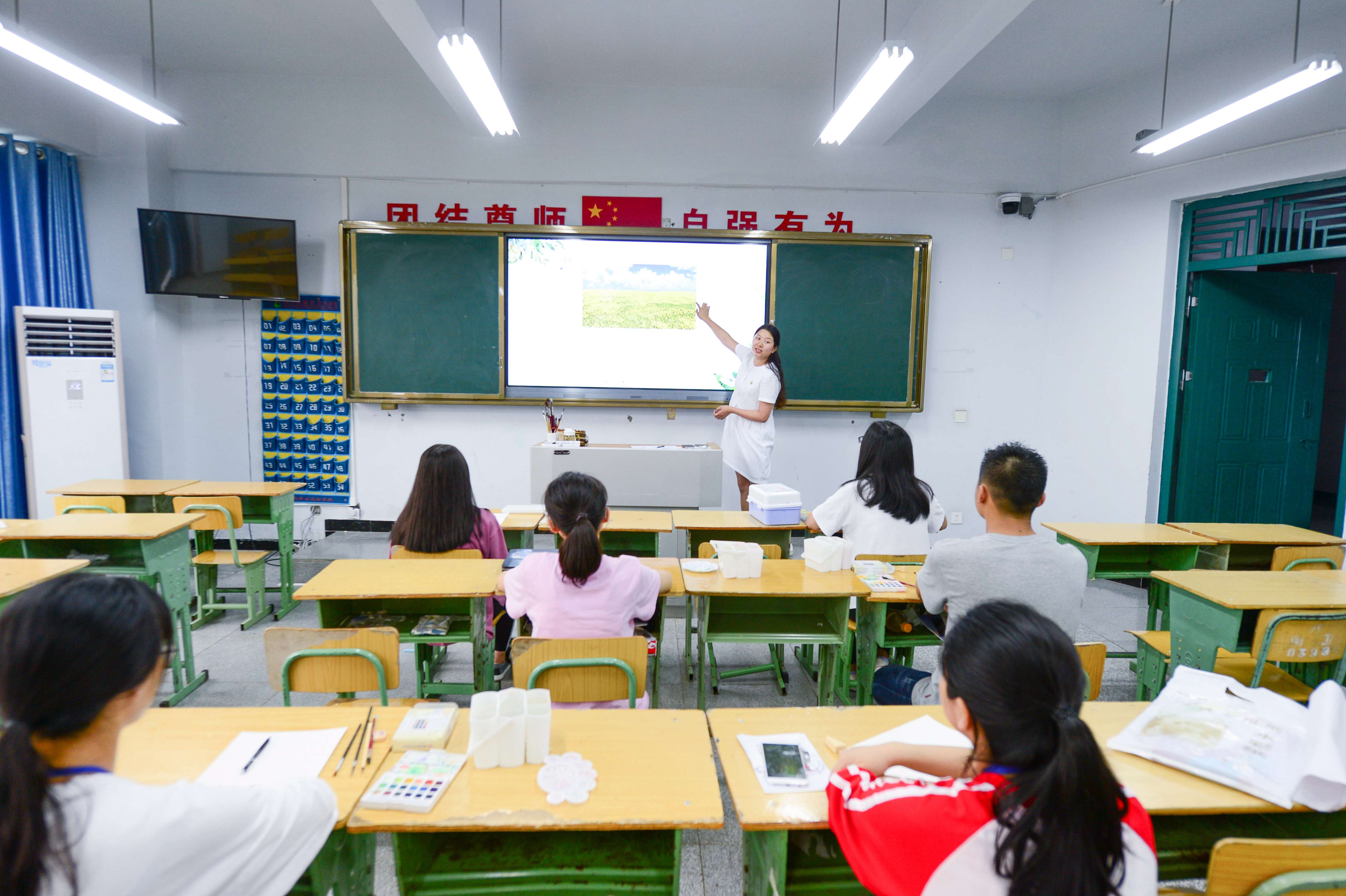 魅力選修課第十一期之水彩課堂上的孩子們