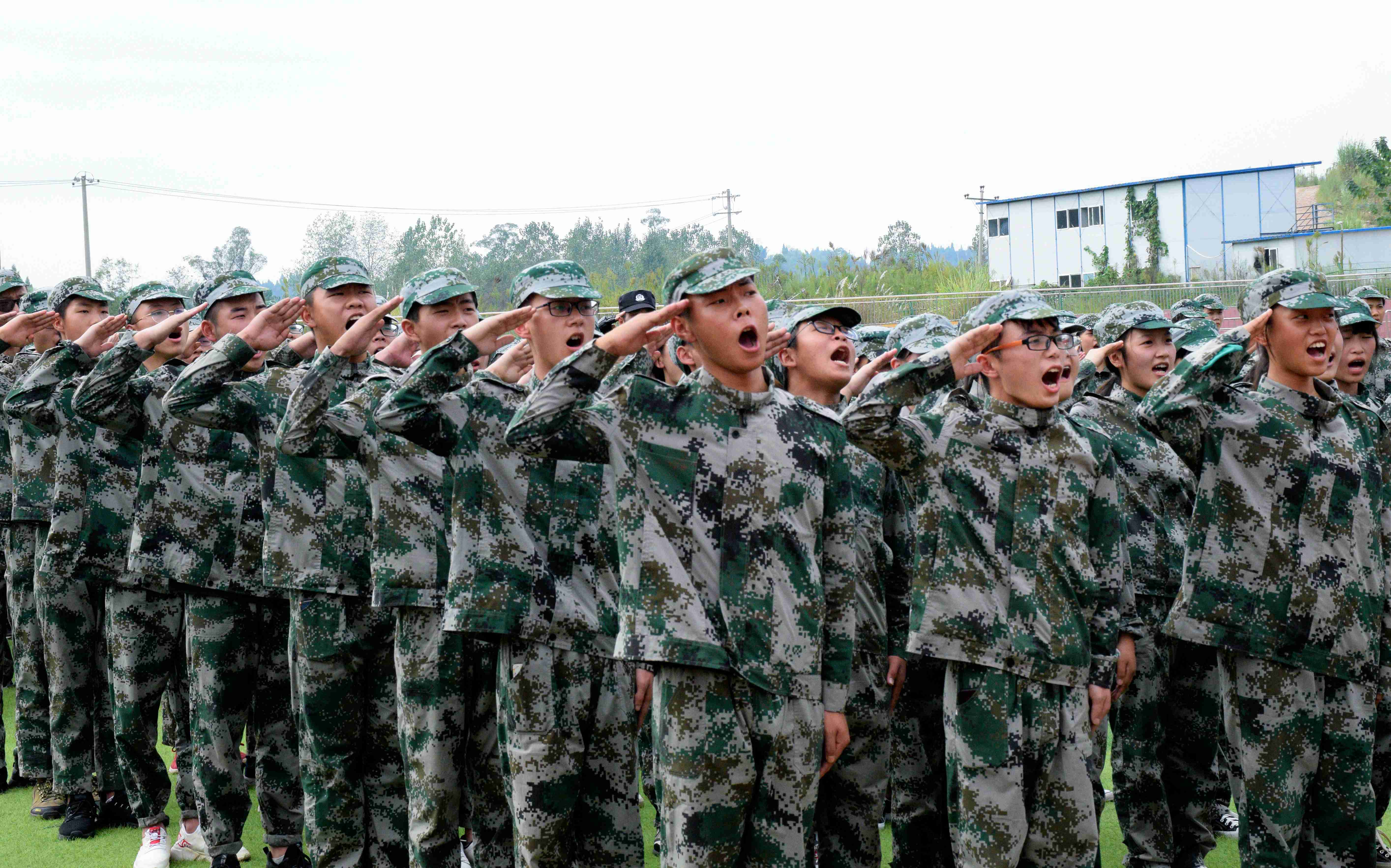 我校圓滿舉行2018年新生軍訓(xùn)匯報表演