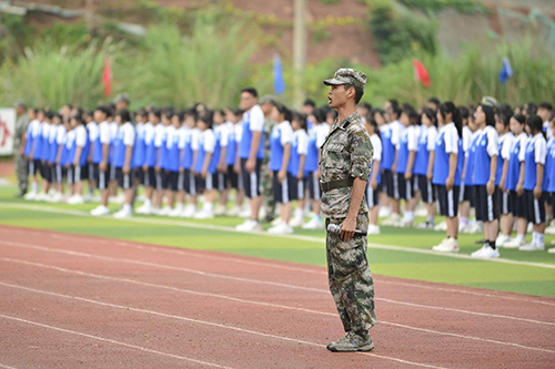 我校舉行2021級新生開學典禮暨軍訓匯報表演