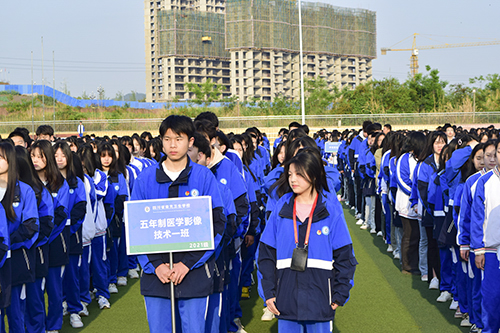 汲傳統(tǒng)美德之泉 建文明禮儀校園