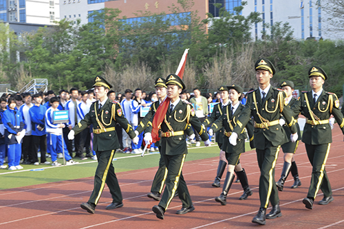 汲傳統(tǒng)美德之泉 建文明禮儀校園