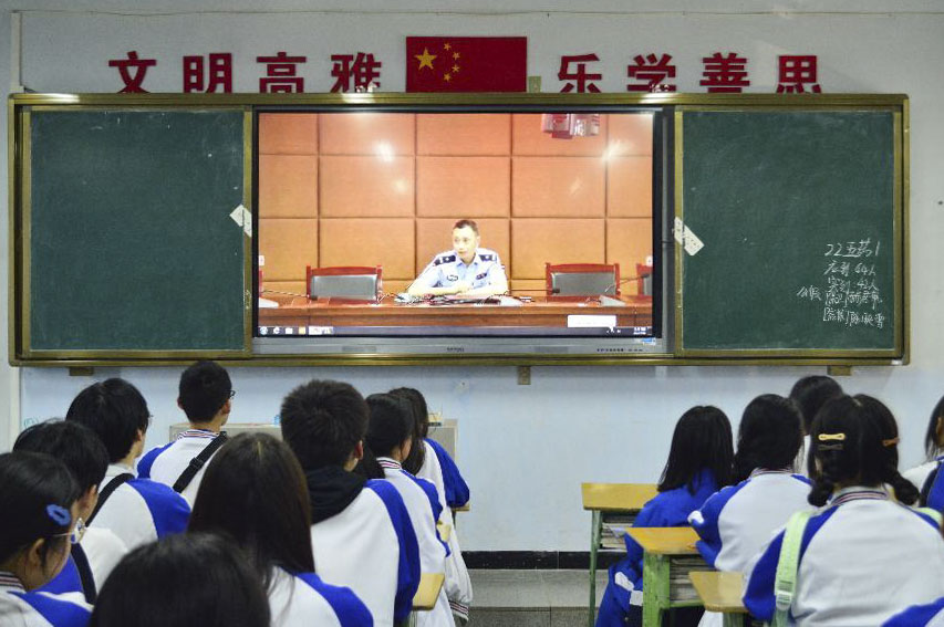 法制宣傳進(jìn)校園  遵紀(jì)守法促成長