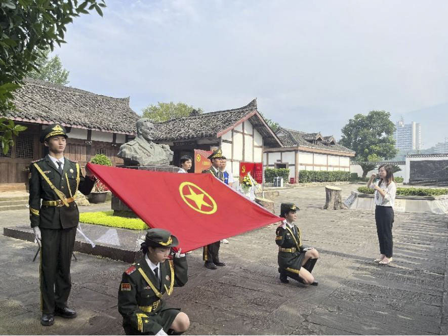 四川省南充衛(wèi)生學(xué)校國旗護(hù)衛(wèi)隊